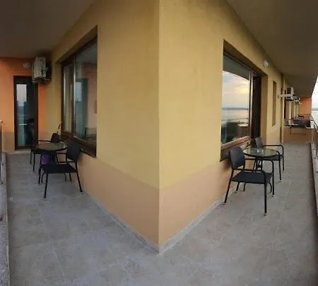 Summerland Apartment *