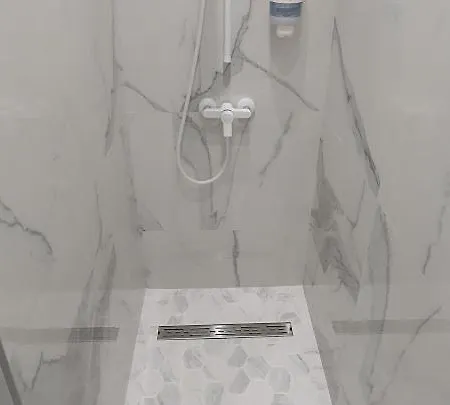 Summerland Apartment *