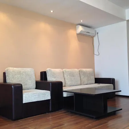 Summerland Apartment *