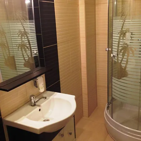 Summerland Apartment *